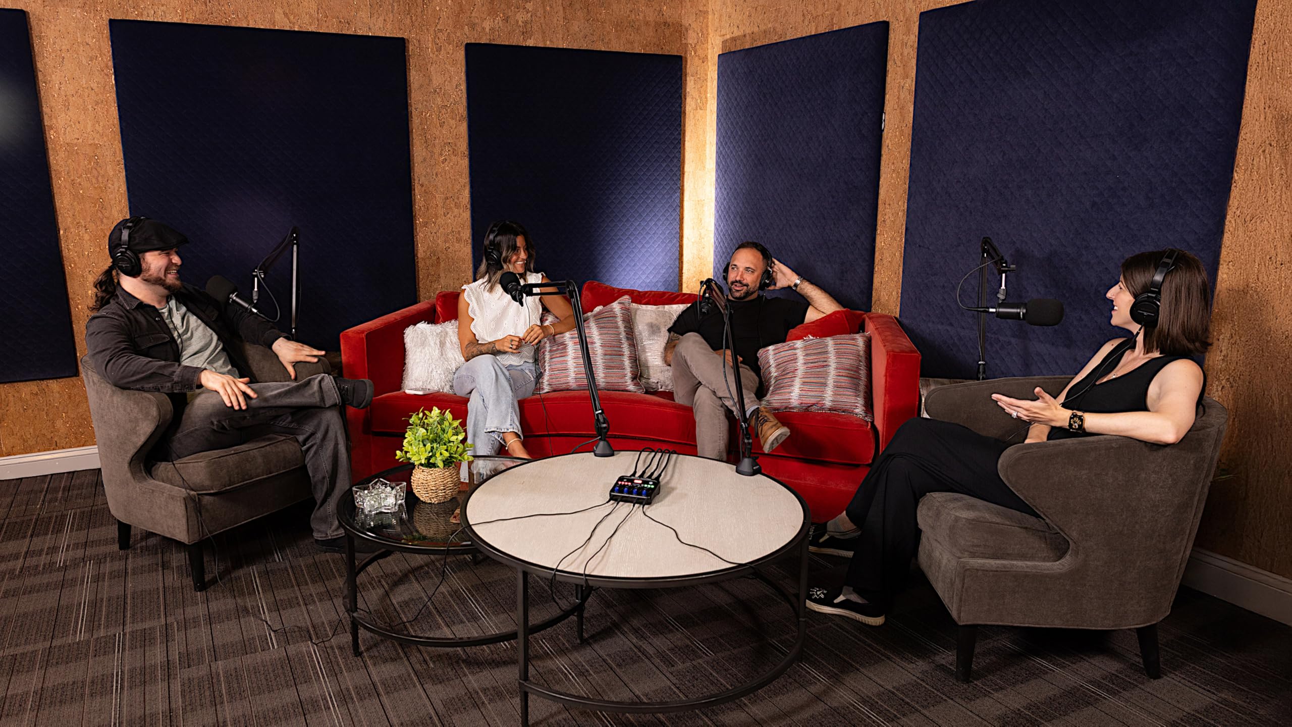 Zoom PodTrak P4next Podcast Recorder, 4 Mic Inputs, 4 Headphone Outputs, Battery Powered, AI Noise Reduction, Sound Pads, Phone Input, USB Audio Interface - Image 8