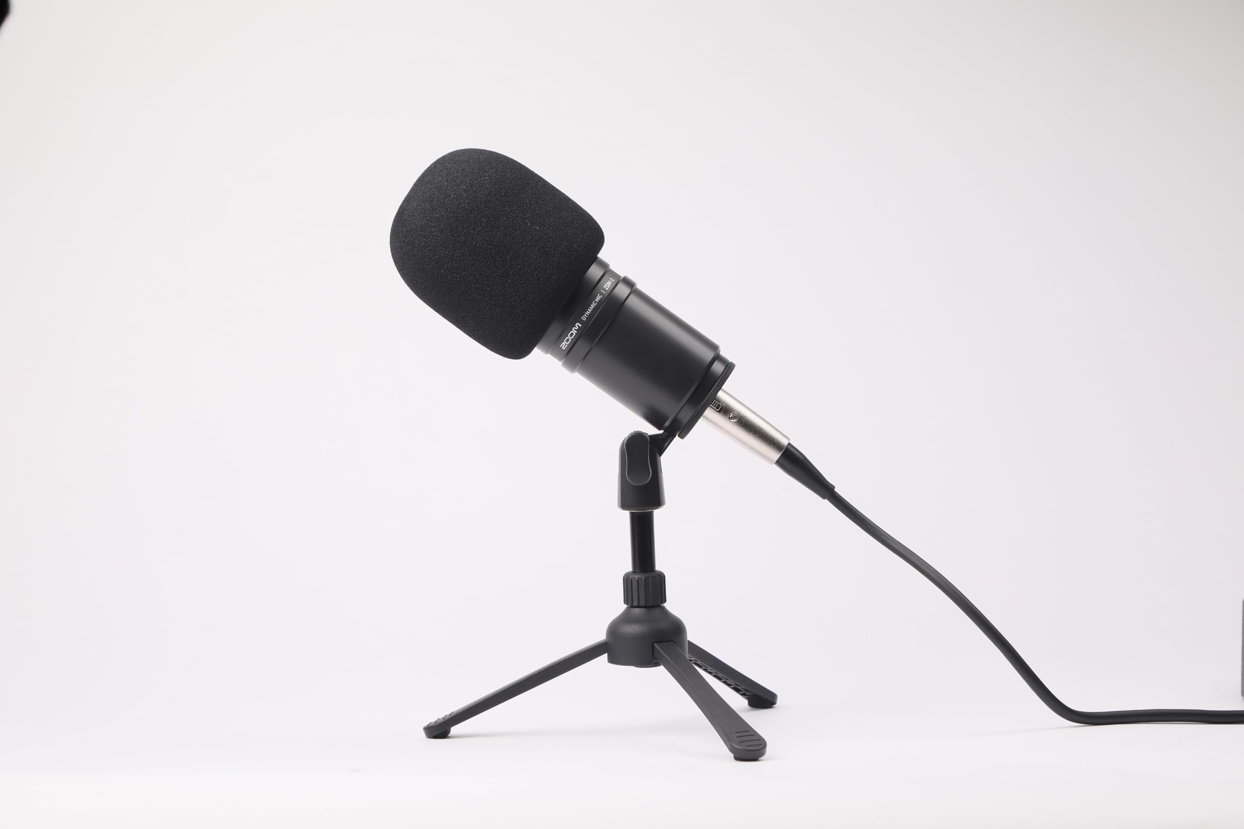 Zoom ZDM-1 Dynamic Microphone for Podcasts, Voice-Overs, Vocals, and More, High SPL Capability, Sturdy Metal Body, and Large Diaphragm - Image 4